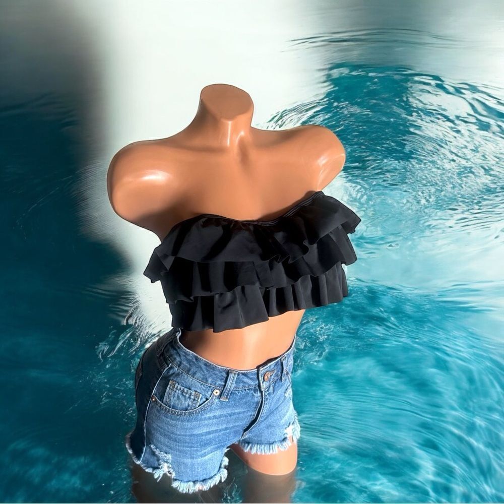 Swimsuits For All l Strapless, Ruffled Bikini Top l Double Hook Back l 18 l EUC